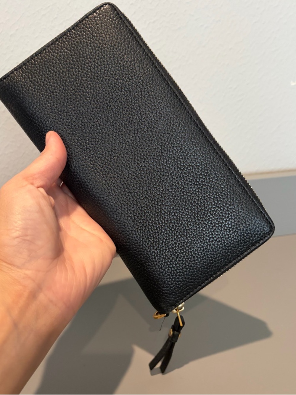 Tory Burch Zip Around Wallet Black Pebbled Leather w/ Gold Zipper & Accents EUC - Picture 13 of 16
